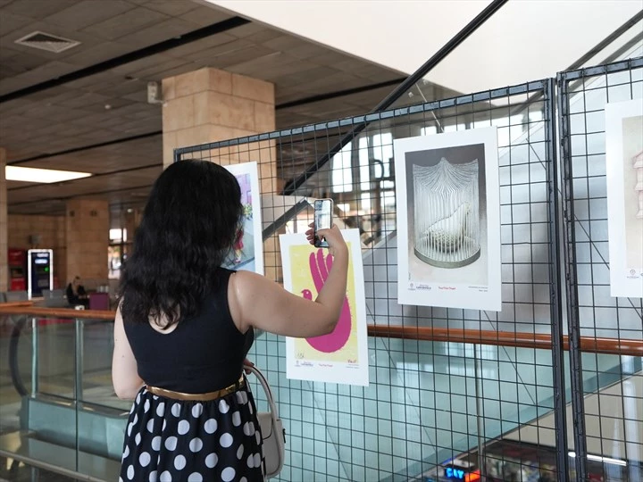 Dünya Barış Günü sergisi terminalde vatandaşlarla buluşuyor