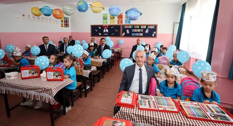 Başkanımızdan Öğrencilere 881.000 Adet Boyama Seti