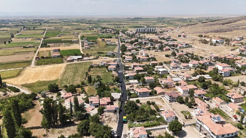 Kırsalı İhya Eden Büyükşehir’den Develi İlçesi Gazi Mahallesi’ne 8 Milyon TL’lik Sıcak Asfalt Yatırımı