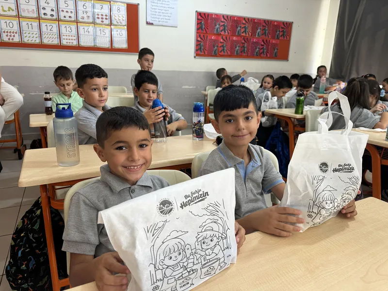 Büyükşehir okulun ilk haftasında minikleri yalnız bırakmadı