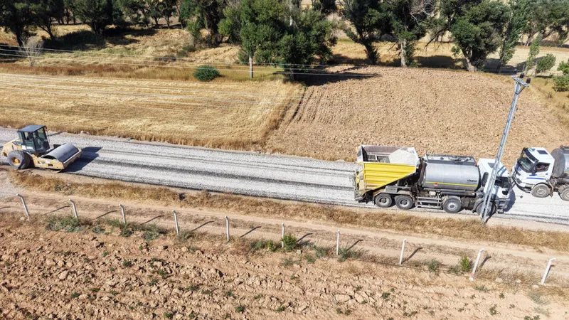 Büyükşehir, Afşin’de Kırsal Mahallelerin Ulaşımını İyileştiriyor