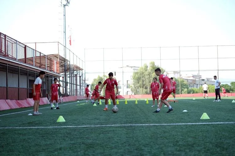 Bayraklı’da 3 Bin 500 kişi yaz spor okullarında buluştu