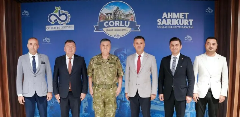 Çorlu 5. Kolordu Komutanı Tümgeneral Aksoytürk`ten Başkan Sarıkurt`a İadeiziyaret