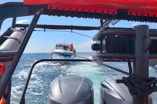 Kınalıada açıklarında makine arızalı tekne kurtarıldı