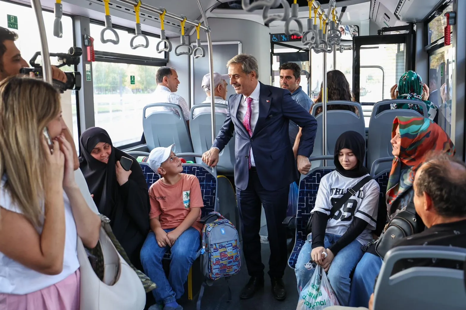 Sakarya metrobüs hattı genişletildi... Başkan Alemdar, vatandaşlarla birlikte yolculuk yaptı