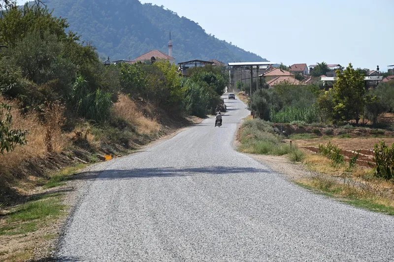 Akhisar ve Ahmetli’de Yol Çalışmaları Tüm Hızıyla Devam Ediyor