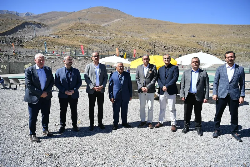 Başkan Büyükkılıç, Erciyes’teki Dünya Tenis Turu’na Ev Sahipliği Yapan Büyükşehir Yatırımlarını İnceledi