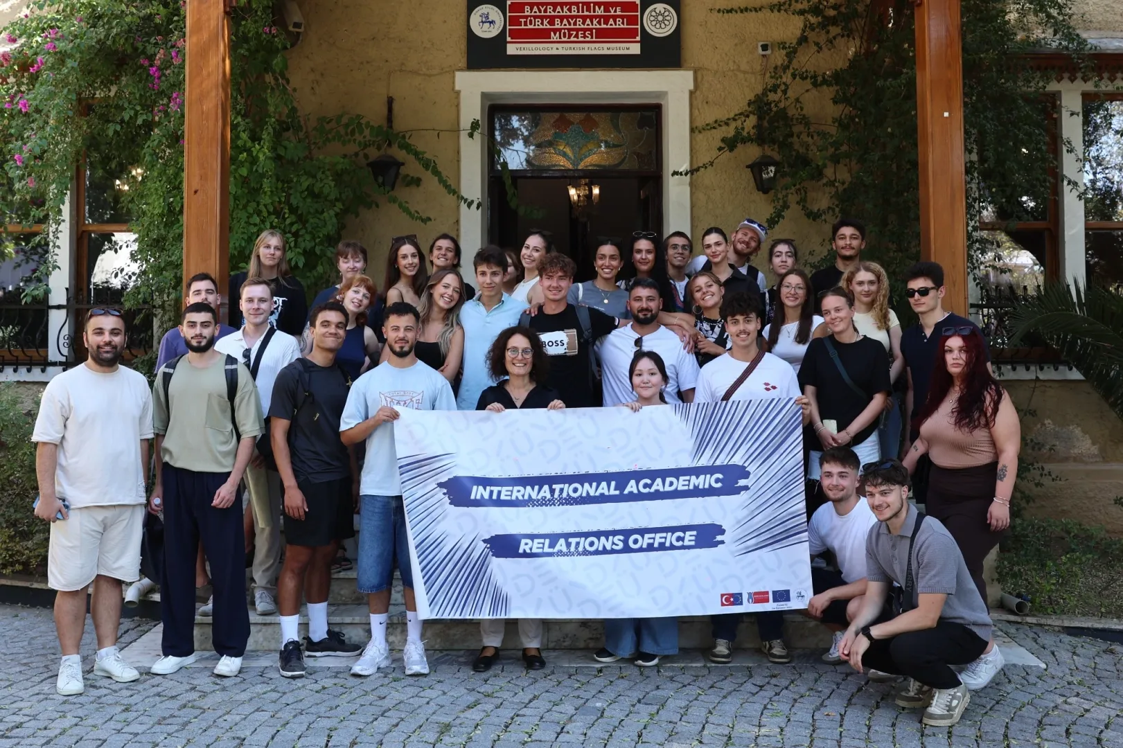 DEÜ’de kültürler buluştu: 13 ülkeden 51 öğrenci DEÜ