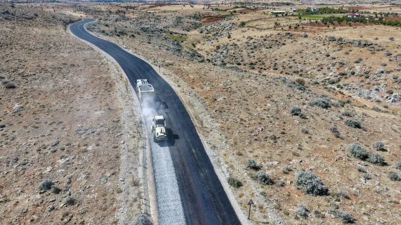 Afşin Örenderesi Yolu Büyükşehir’le Yenilendi