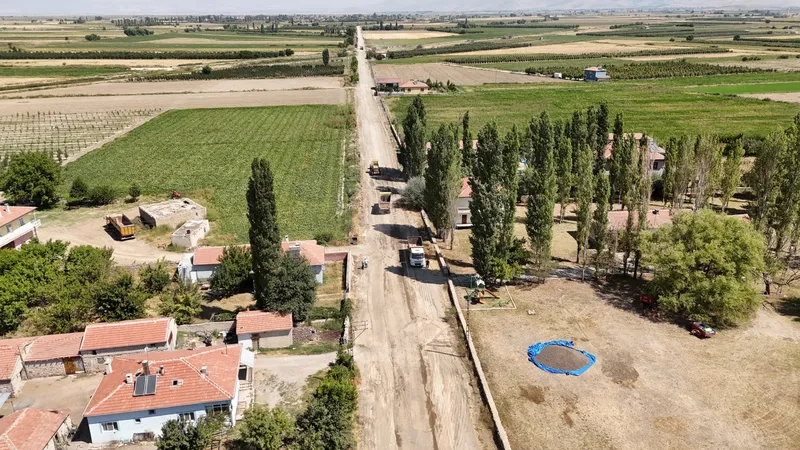 Büyükşehir’den Yeşilhisar’a 10 Milyon TL’lik Sıcak Asfalt