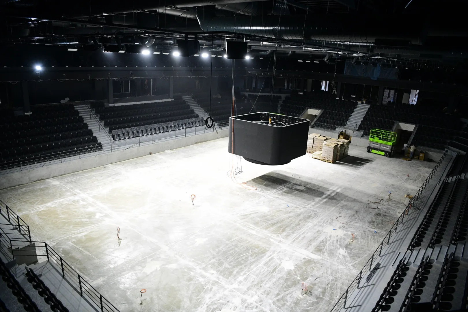 Çayırova’nın yeni salonunda koltuk montajı tamam