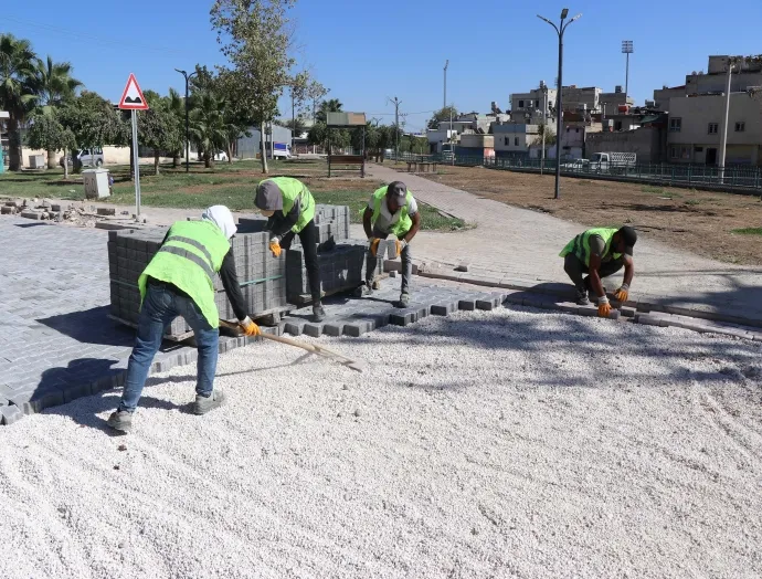 HALİLİYE’DE 15 EKİP İLE YOL YAPIM VE ONARIM ÇALIŞMALARI SÜRÜYOR