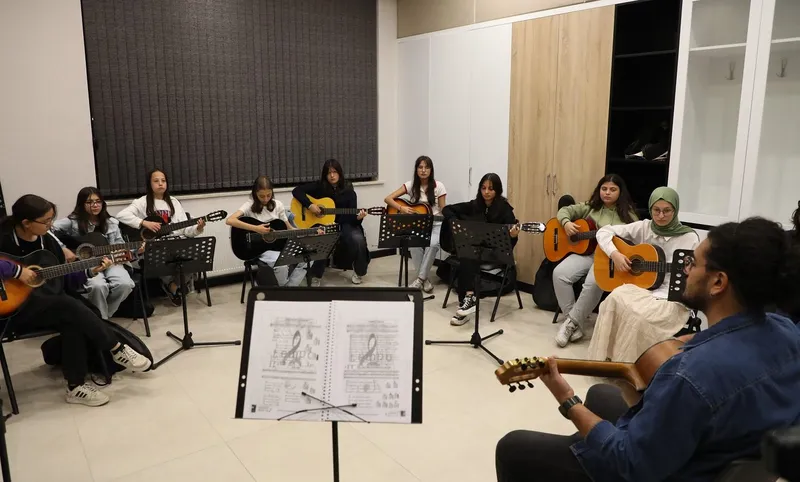 ALİ ULVİ KURUCU GENÇLİK MERKEZİ’NDE GÜZ DÖNEMİ KAYITLARI BAŞLIYOR