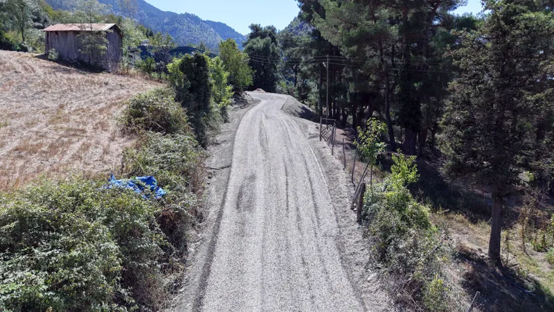 Büyükşehir’le Andırın Kırsalında Ulaşım Güçleniyor