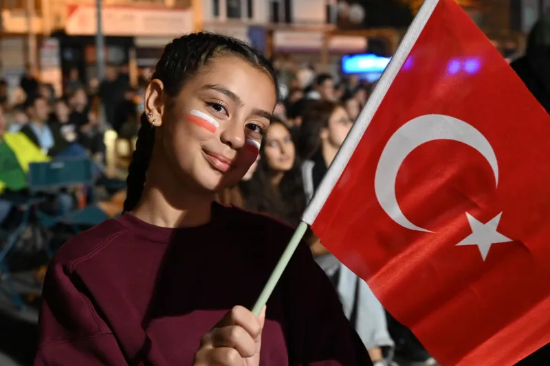 -AVRUPA BASKETBOL ŞAMPİYONASI FİNAL HEYECANI DEV EKRANDA İZLENDİ