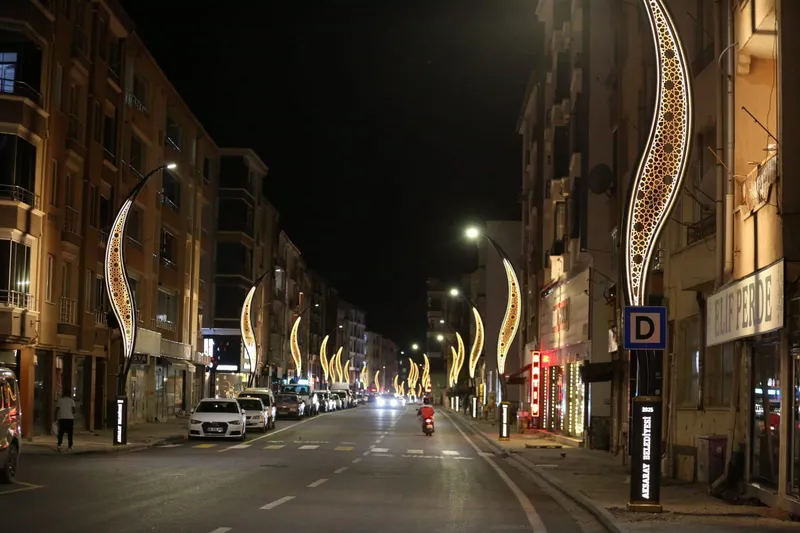 BÜYÜK BÖLCEK CADDESİ BAŞTAN SONA YENİLENDİ