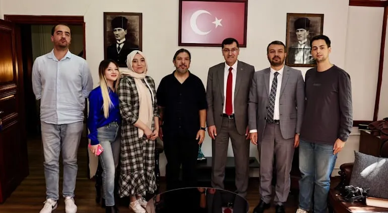 BELEDİYE BAŞKANIMIZ EYÜP KAHVECİ’DEN DUMLUPINAR GAZETESİ’NE ANLAMLI ZİYARET