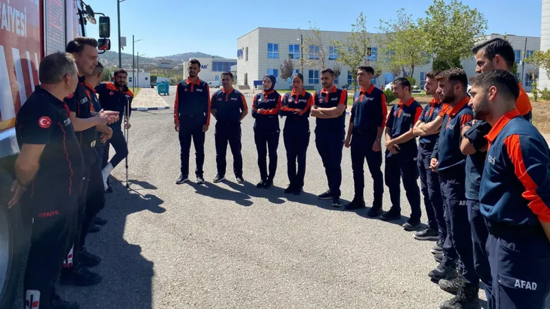 Büyükşehir İtfaiyesi’nden AFAD Ekiplerine Yangın Eğitimi