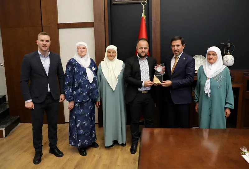 HASAN KILCA, BOSNA HERSEK’TEN GELEN ŞEHİT ANNELERİNİ VE SİVİL TOPLUM TEMSİLCİLERİNİ AĞIRLADI