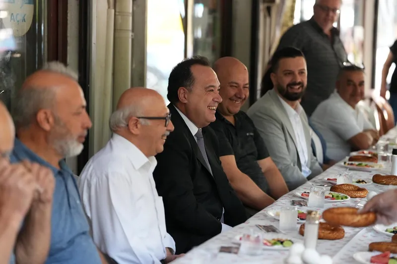 Başkan Dutlulu, Çarşı Esnafıyla Kahvaltıda Buluştu