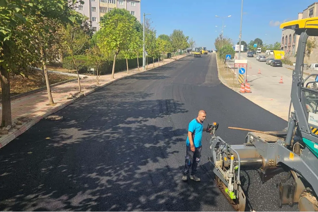 Kocaeli’de Alparslan Bulvarı modern asfaltla yenilendi