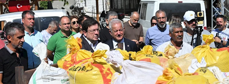 Çanakkale Belediyesi, Yangından Zarar Gören Üreticilere Yemlik Arpa Desteğinde Bulundu
