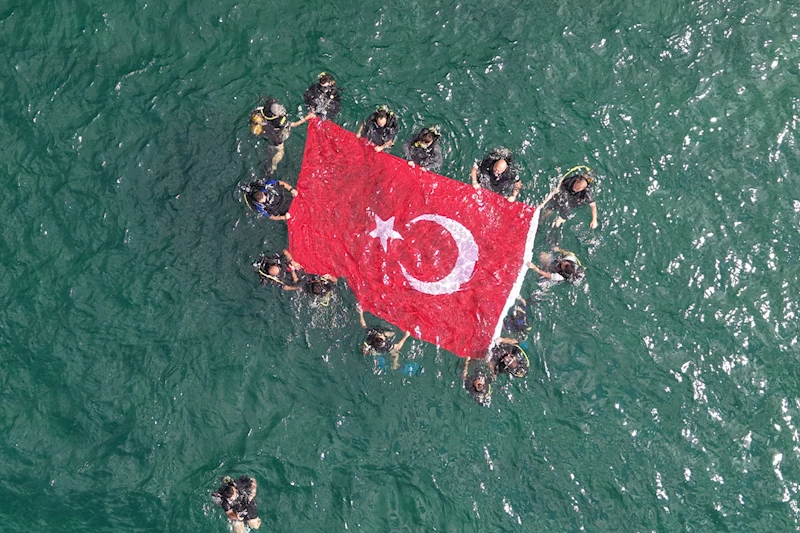 Engelliler, 30 Ağustos Zaferi İçin Su Altı Dalışı Yaptı