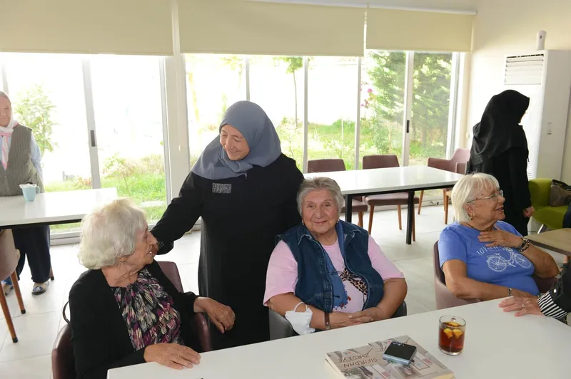 Nilüferli kadınlardan huzurevinde sıcak buluşma
