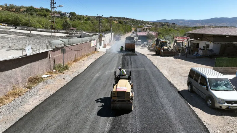 Altyapısı Tamamlanan Akyar TOKİ Yolu Sıcak Asfalta Buluştu