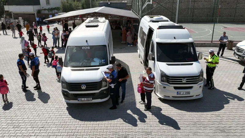Büyükşehir Zabıtası Öğrenci Servislerini Denetledi