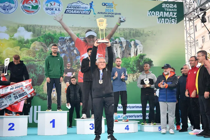 Başkan Büyükılıç’tan Kayseri’nin Uluslararası Yarı Maratonuna Davet