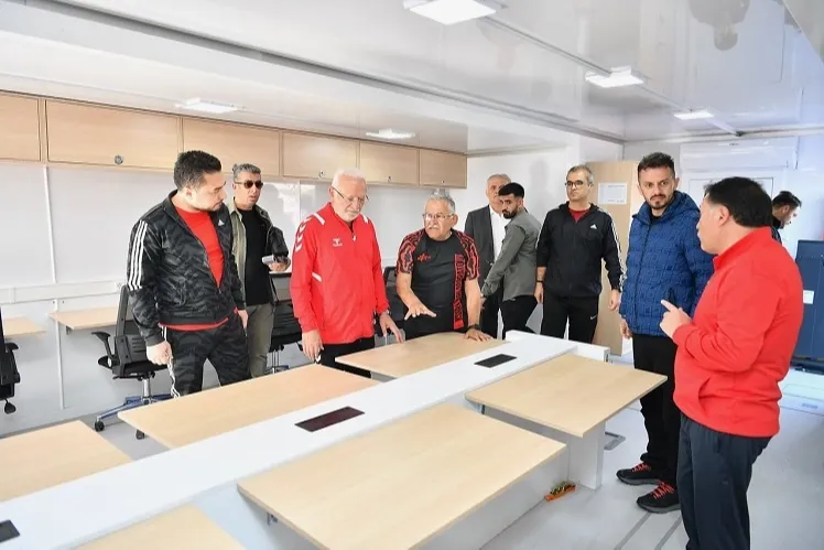 Kayseri Büyükşehir Mobil Dijital Gençlik Merkezi görücüye çıktı