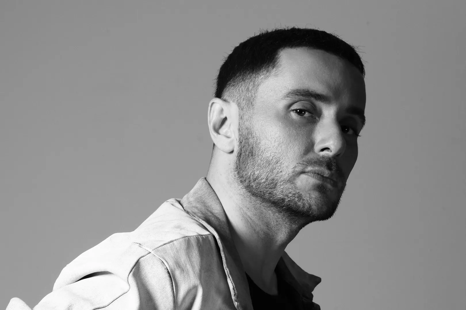 Özay Bakır’dan yeni single! “Birini Buldun Mu?”