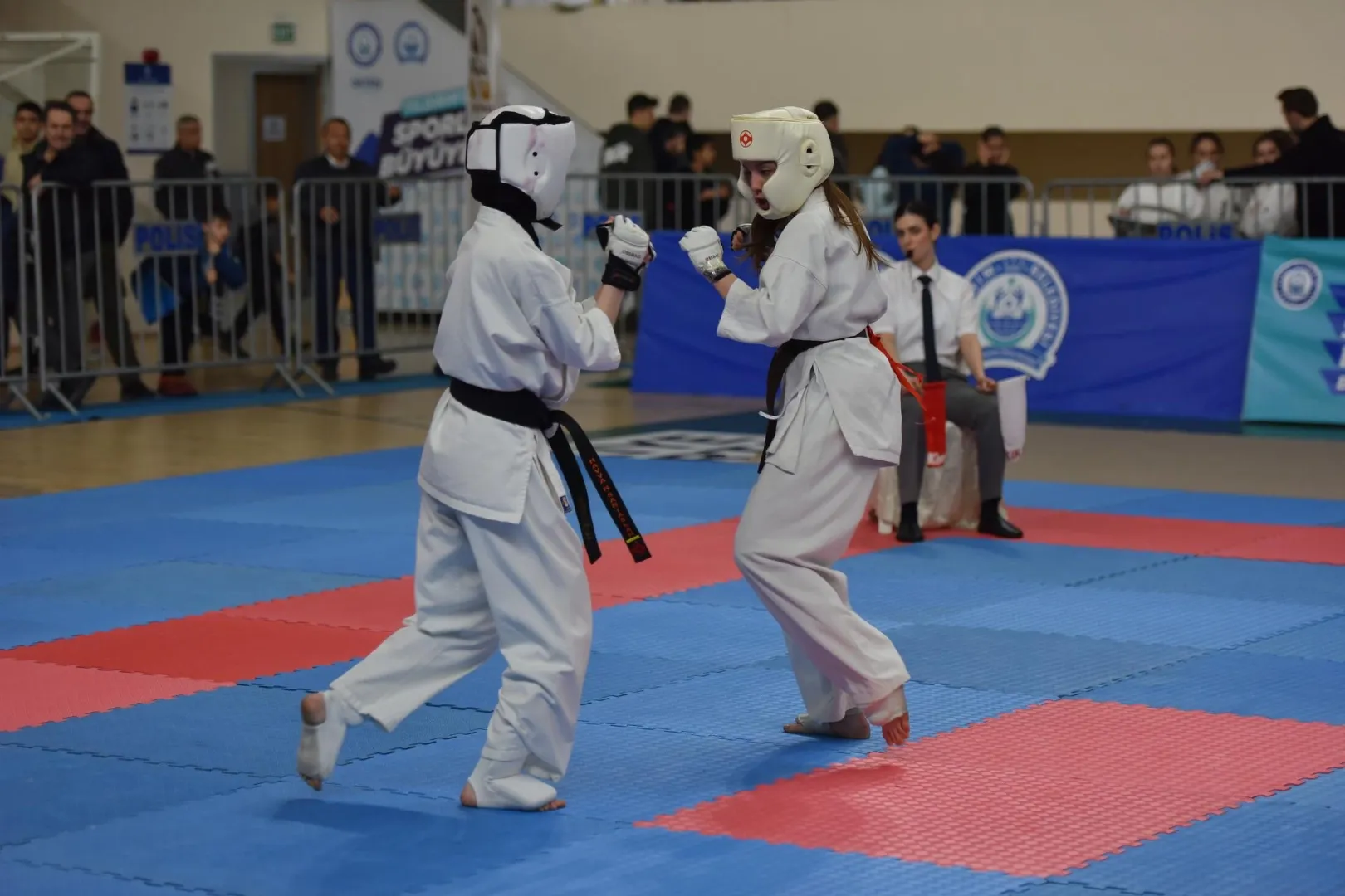 Bursa Yıldırımlı karatecilerden madalya yağmuru