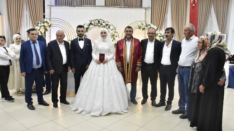 BAŞKANIMIZ, AYŞENUR DALMA VE BİLAL BAYRAK KARDEŞLERİMİZİN NİKAH AKİTLERİNİ GERÇEKLEŞTİRDİ