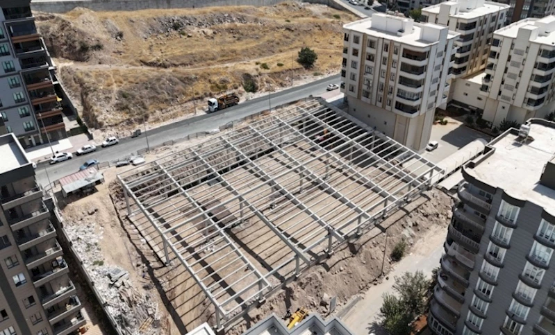 AKBAYIR’DA MODERN SEMT PAZARI YÜKSELİYOR