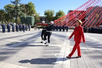 “BU ŞEHİR; DİRENİŞİN, BAĞIMSIZLIĞIN, YAŞASIN HÜRRİYET DİYENLERİN ŞEHRİDİR”