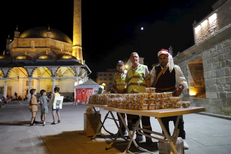 Mevlit Gecesi’nde Kandil Simidi ve Şerbet Dağıtıldı