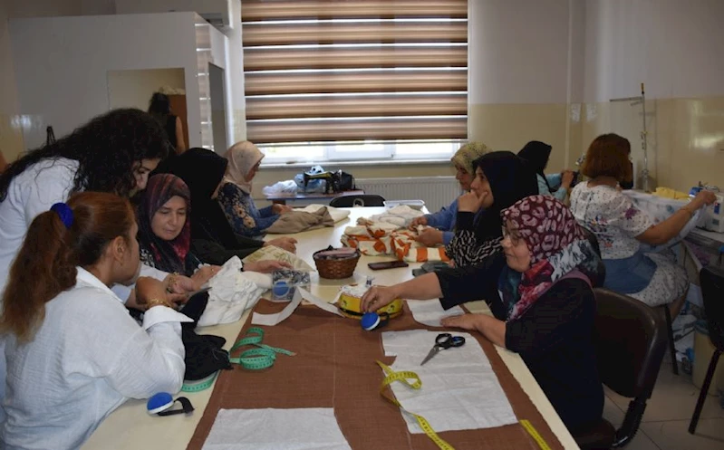 Şahinbeyli Kadınlar Kendi Diktikleri Kıyafetleri Giyiyor