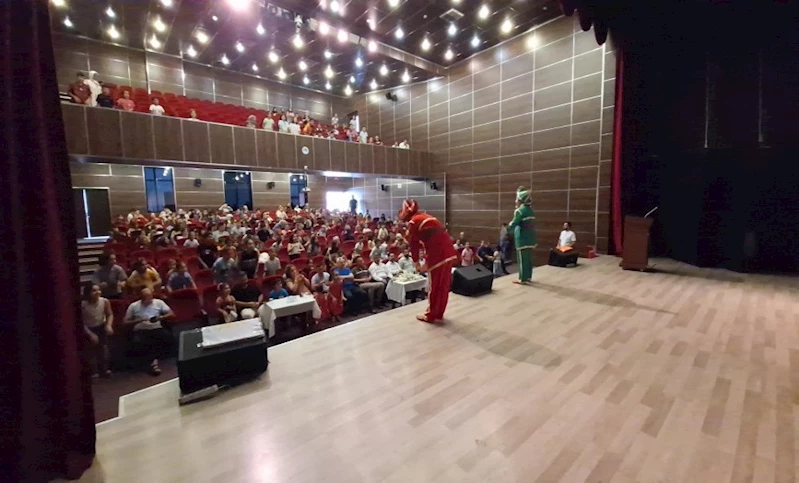 HACİVAT-KARAGÖZ OYUNUNA MİNİKLERDEN YOĞUN İLGİ