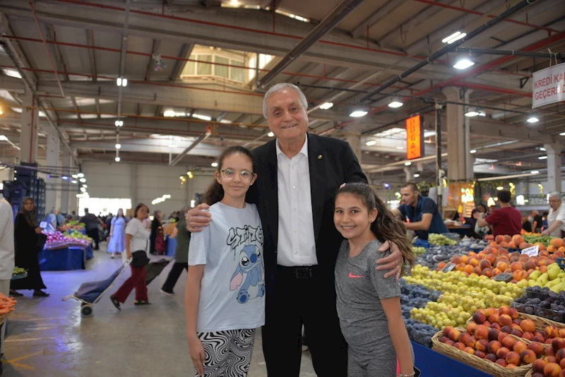 -BAŞKAN BAKKALCIOĞLU, KAPALI PAZARDA ESNAF VE VATANDAŞLARLA BİR ARAYA GELDİ