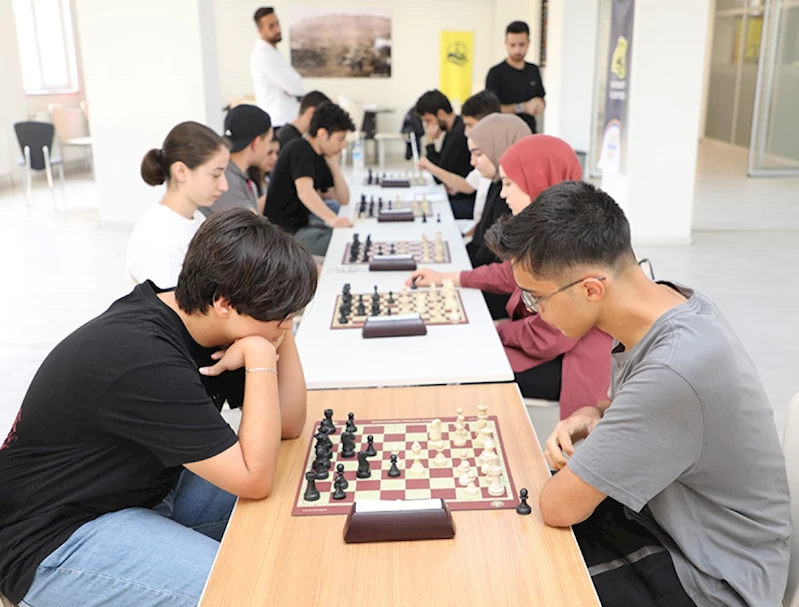 BAYBURT BELEDİYESİ SATRANÇ TURNUVASI NEFES KESTİ