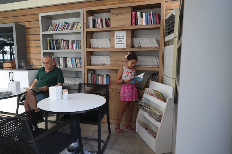 Barbaros Çay Bahçesi Kütüphanesi açıldı