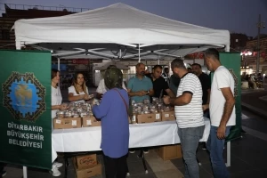 Büyükşehir Belediyesi 20 bin kandil simidi dağıttı