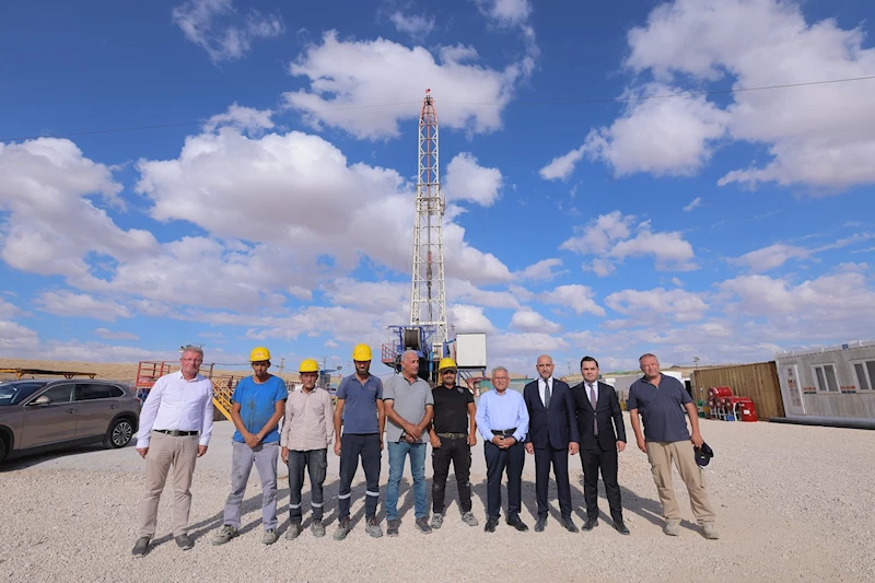 Başkan Büyükkılıç, Jeotermal Kaynaklı Sera Organize Tarım Bölgesi Çalışmalarını Yerinde İnceledi