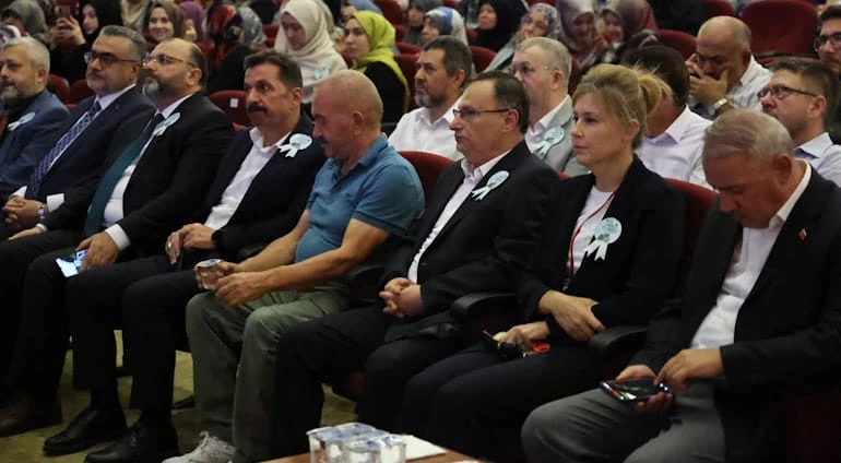 “PEYGAMBERİMİZ VE AİLE AHLAKI” KONFERANSI VATANDAŞLARIMIZDAN BÜYÜK İLGİ GÖRDÜ