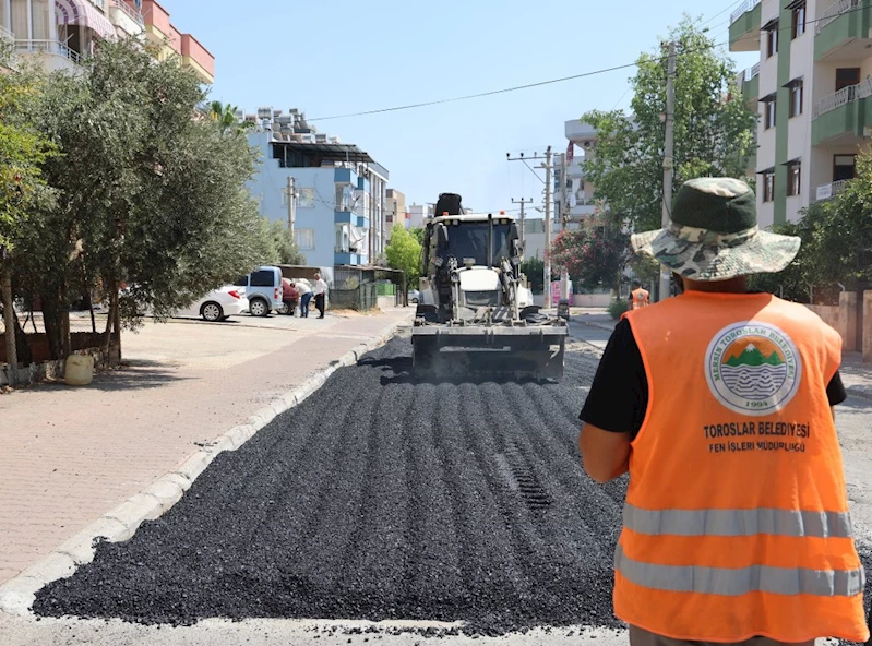 TOROSLAR BELEDİYESİ, İLÇENİN DÖRT BİR YANINDA YOLLARI YENİLİYOR