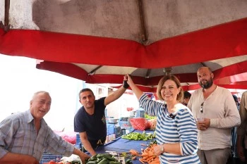 BAŞKAN ÜNLÜCE KURTULUŞ PAZARINDA