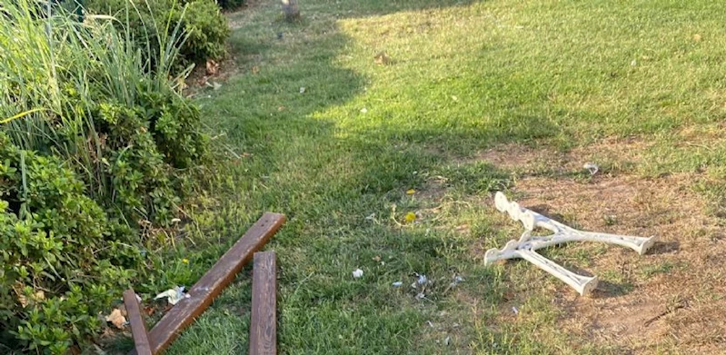 Tahrip Edilen Bankları Belediye Ekipleri Onardı