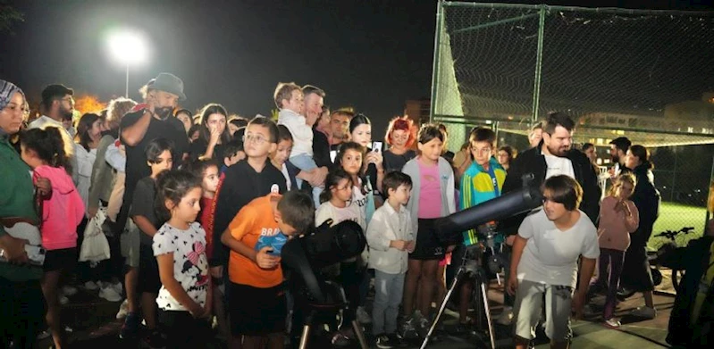 Çorlu Belediyesi`nin Düzenlediği Ay ve Satürn Gözlem Etkinliğine Yoğun İlgi